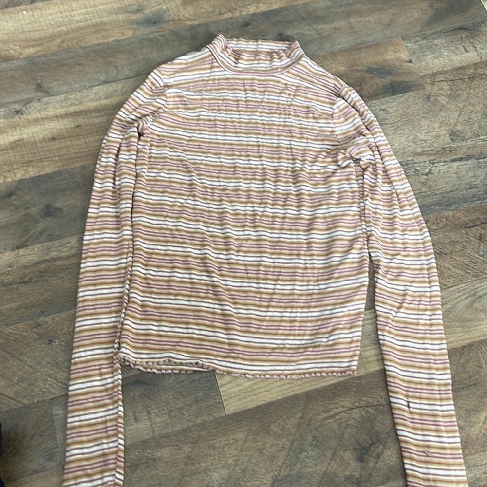 extra small, light and airy top, turtleneck